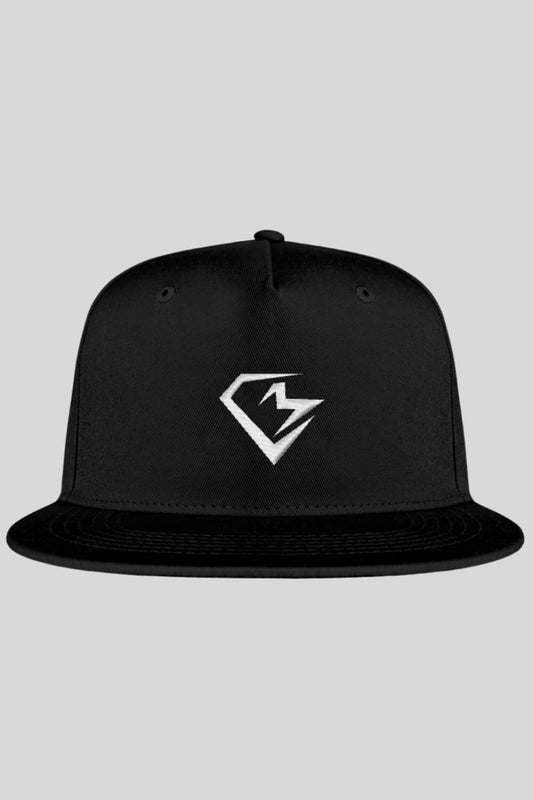 Frontansicht CM Cap Black Snapback mit Stick für Männer und Frauen