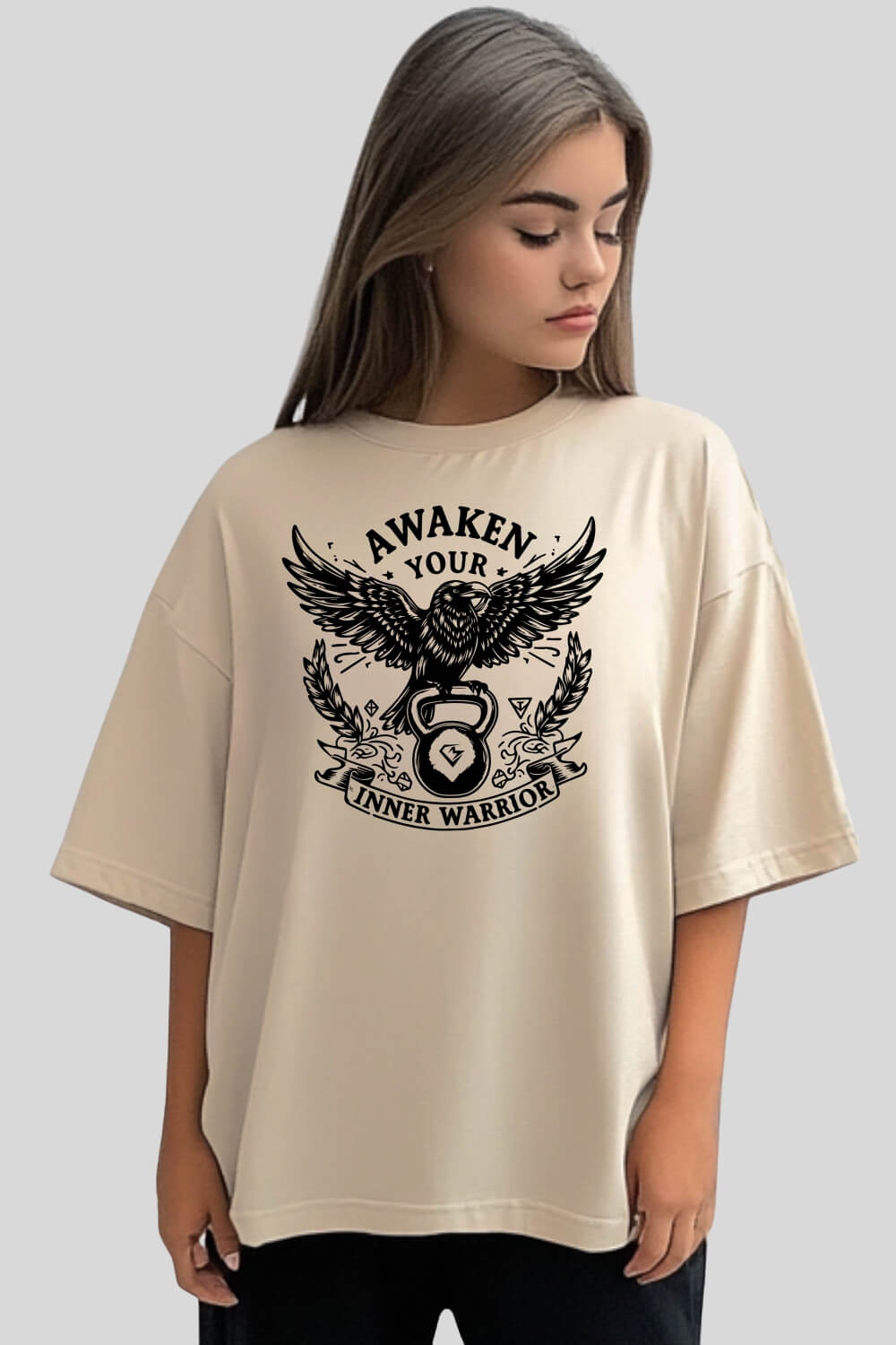 Front Raven Oversize T-Shirt Sand für Männer und Frauen